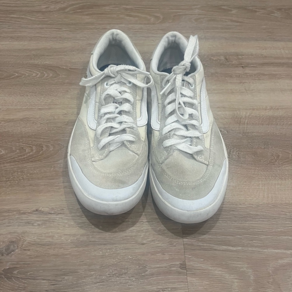 Vans Classic White and Gray Low-Top Sneakers - Picture 4 of 5
